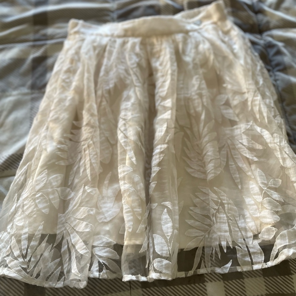 Guess white skirt size M